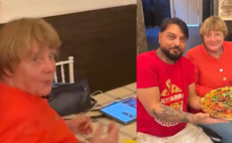 Angela Merkel, Napoli’de Pizzacıda Görüntülendi