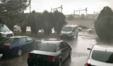 Ankara’da Kuvvetli Yağış ve Rüzgar Hayatı Felç Etti!