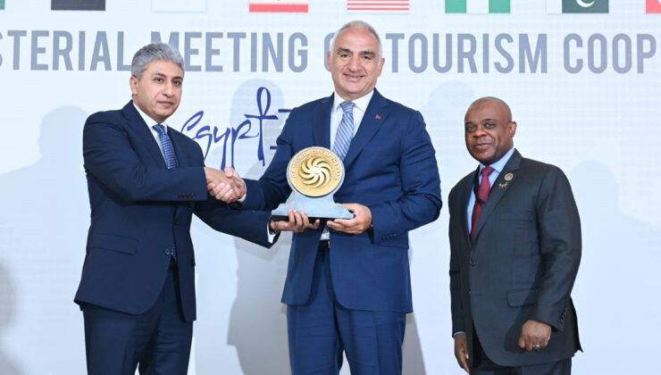 Antalya, D-8 Ülkeleri Arasında “Yılın Turizm Şehri” Seçildi