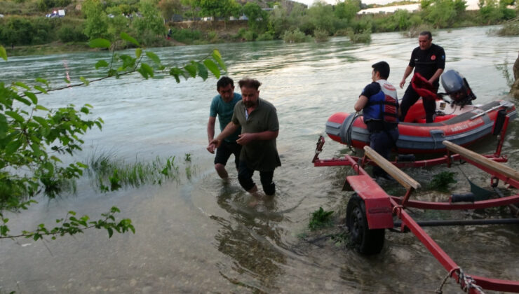 Antalya’da suların yükseldiğini fark etmeyince ırmaktaki adacıkta mahsur kaldılar