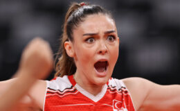 Bakan bir daha baktı! Güzel voleybolcu Zehra Güneş’in davet tarzı çok beğenildi