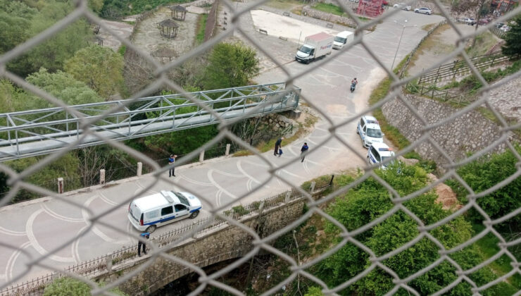 Zabıtalardan Kaçarken Köprü Altına Saklandı