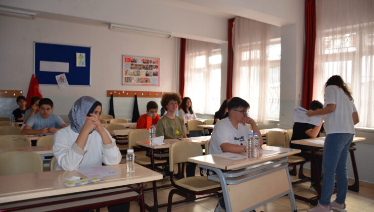 Bilecik’te sınav yerini karıştıran öğrenciyi motosikletiyle sınava yetiştirdi