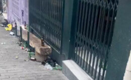 Cihangir’de sokakta eğlenen gençlerin bıraktığı pislik