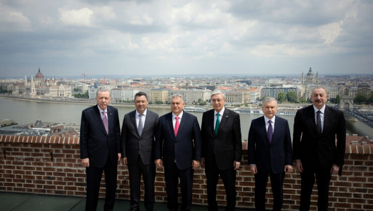 Cumhurbaşkanı Erdoğan Macaristan’da: Budapeşte’de hatıra fotoğrafı