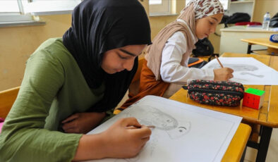 Diyarbakır’da akademisyenler kırsalda geleceğin ressamlarını keşfediyor