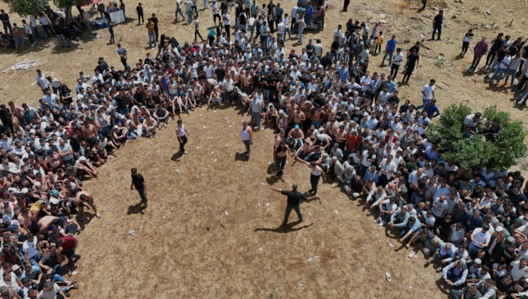 Diyarbakır’da asırlık kırbaç geleneği: Gençler festivalde birbirlerini kamçılıyor