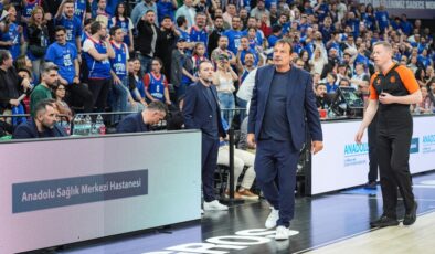 Ergin Ataman’dan şok sözler: Tribünlerle gerildi, sahayı terk etti