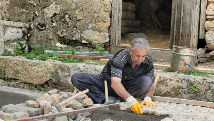Erzincan’ın taş ustası, azmiyle kendine hayran bırakıyor