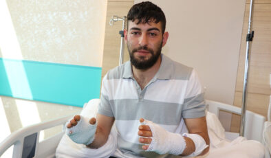 Erzurum’da hararet yapan otomobiline aceleyle müdahale edince hastanelik oldu