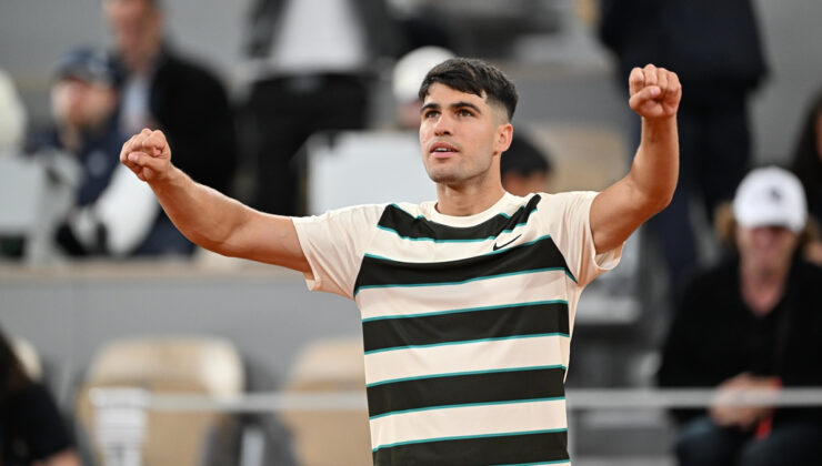 Fransa Açık’ta Carlos Alcaraz ve Iga Swiatek üçüncü tura çıktı