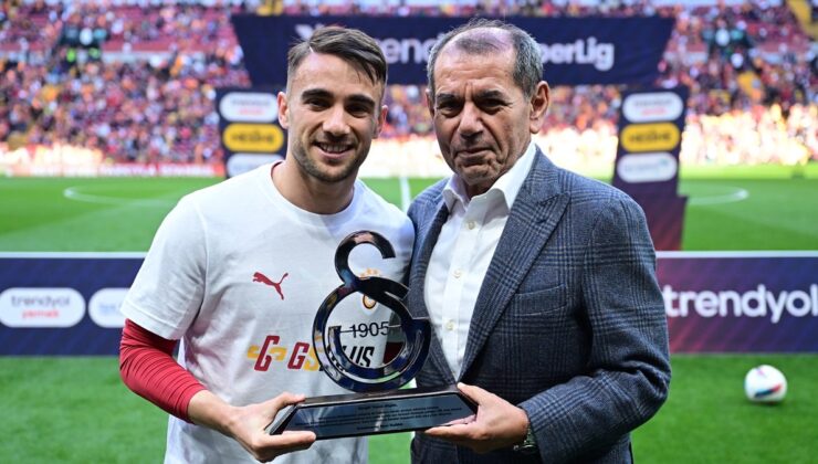 Galatasaray’da Yunus Akgün’e plaket verildi