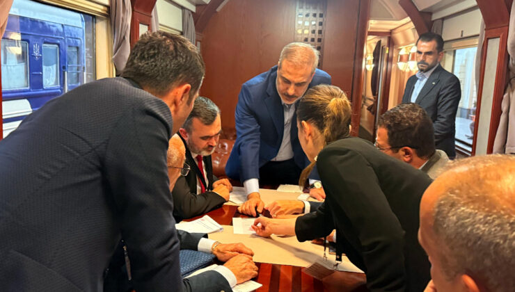 Hakan Fidan, Kiev’den trenle döndü