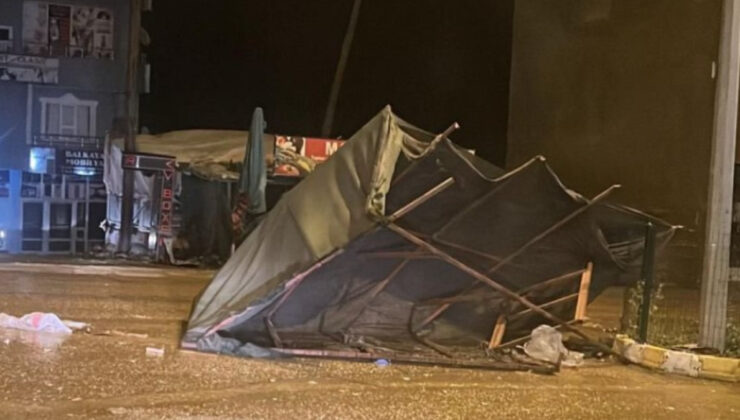 Hakkari’de şiddetli fırtına önüne çıkanı sürükledi