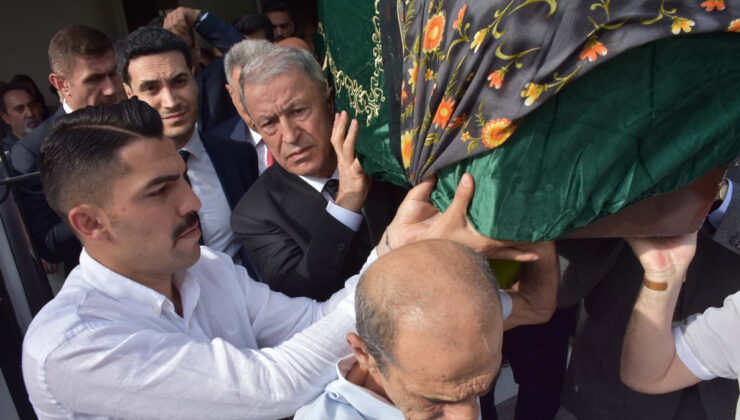 Hulusi Akar, Kayınvalidesi Türkan Samur’a Son Görevini Yerine Getirdi