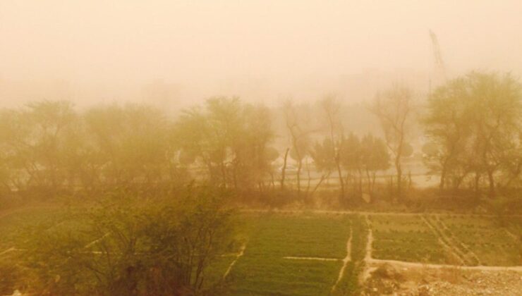 İran’da kum fırtınası 802 kişiyi hastanelik etti