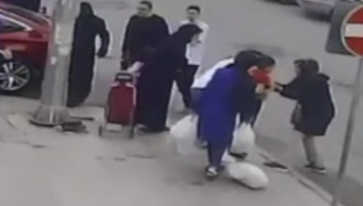 İstanbul’da annesiyle birlikte yürüyen çocuğun boğazına şeker kaçtı