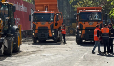 İstanbul’da çöken yolda onarım mesaisi sürüyor