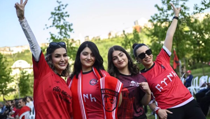 İstanbul’da coşkulu kutlama! Ama bu kez Türk takımı değil