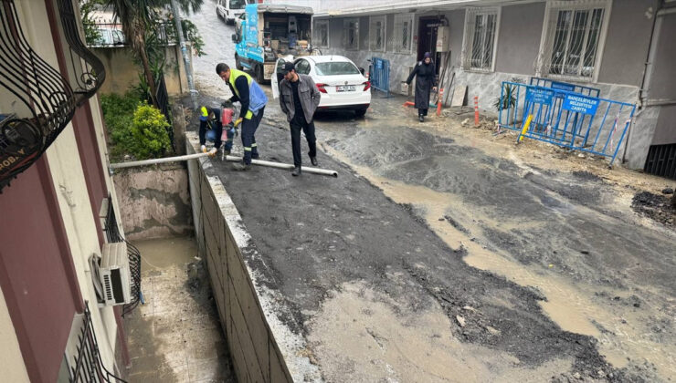 İstanbul’da Sağanak Yağış Hayatı Olumsuz Etkiledi
