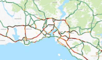 İstanbul’da Yağmur Trafiği Felç Etti