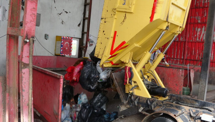 7 Ton Çöpün Arasında Bir Annenin Hatırası