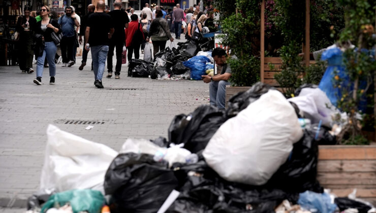 İzmir’de sokaklarda çöp dağları oluştu