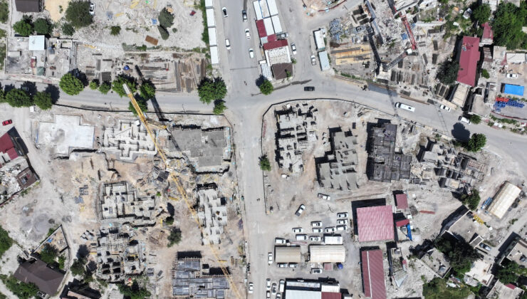 Deprem Sonrası Yeniden İnşa Çalışmaları Hızla Devam Ediyor