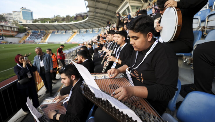Kasımpaşa – Trabzonspor maçı öncesinde müzik etkinliği yapıldı