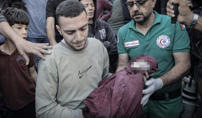 Laschet’ten İsrail’e: İnsanları açlığa mahkum etmek suçtur