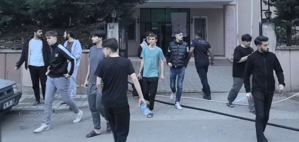 öğrenci yurdu yangını1