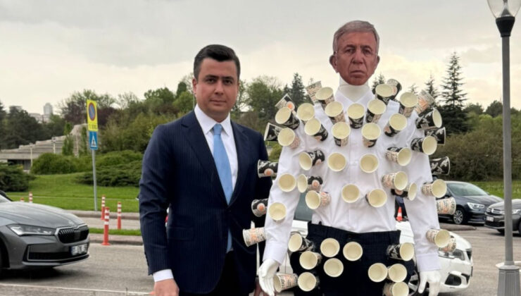 Osman Gökçek, Meclis’e Mansur Yavaş maskeli cansız manken getirdi