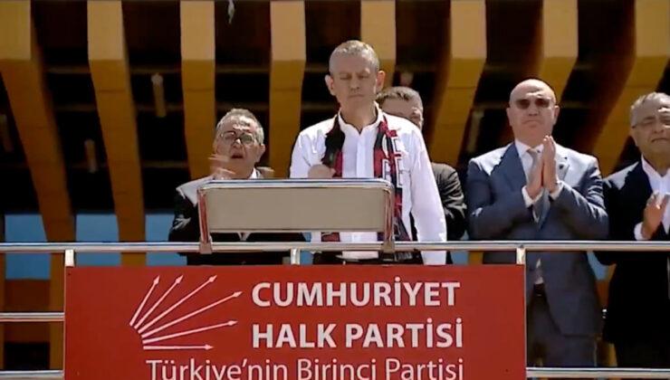 Özgür Özel, Sırrı Süreyya için Fatiha yerine alkış istedi