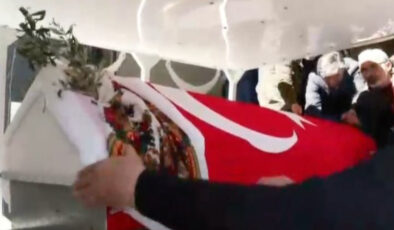 Sırrı Süreyya Önder’in tabutuna zeytin dalı konuldu