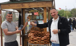 Sivas’ta Seyyar Simit Satıcısından Yaratıcı Çözüm