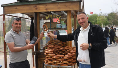 Sivas’ta Seyyar Simit Satıcısından Yaratıcı Çözüm