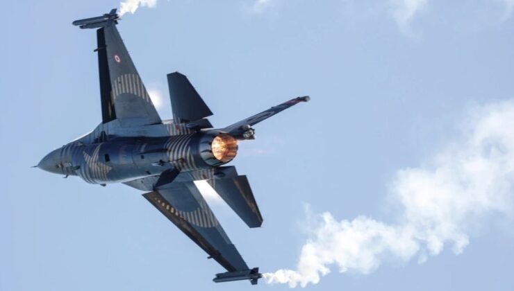 KKTC’de SOLOTÜRK Gösterisi İzleyenleri Büyüledi