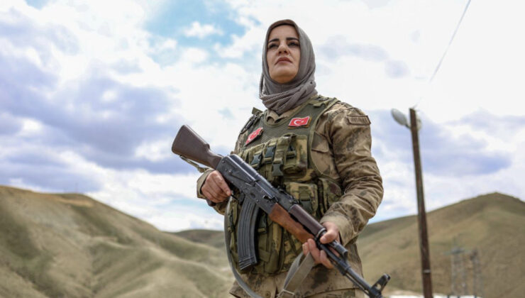 Van’da güvenlik korucusu anne 7/24 görev başında