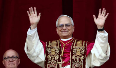 Vatikan, Katolik dünyasının yeni Papa’sını açıkladı: ABD’li Kardinal Francis Prevost
