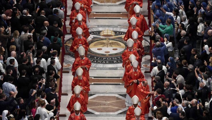 Vatikan’da papa seçimi başlıyor: Bir araya geldiler