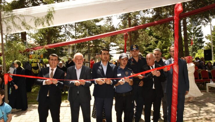 Yenifakılı’da Yıl Sonu Sergisi Açıldı
