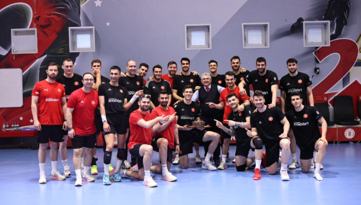 Ziraat Bankkart Voleybol Takımı’nda 5 isimle yollar ayrıldı