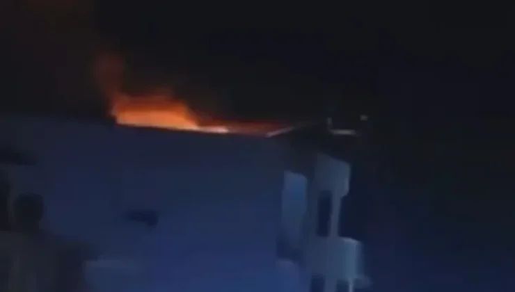 Esenevler’de Çatı Katı Yangını: Yaşlı Adamın Evi Kül Oldu