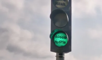 Eynesil’de Trafik Işıklarıyla İsrail Protestosu