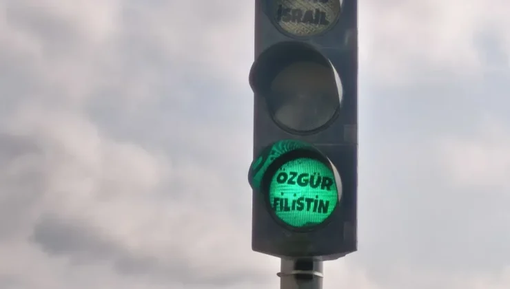 Eynesil’de Trafik Işıklarıyla İsrail Protestosu