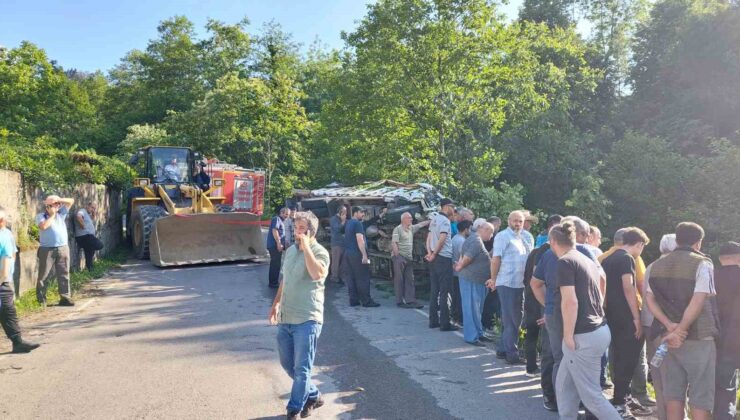 Of’ta Çay Kamyoneti Devrildi