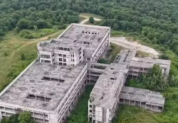 İmece Usulü Yapıldı, Çürümeye Terk Edildi