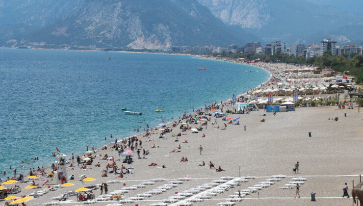 Antalya sahillerinde bayram öncesi yoğunluk başladı