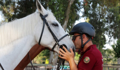 Antalya’da atlı polisler sahilleri güvenle koruyor