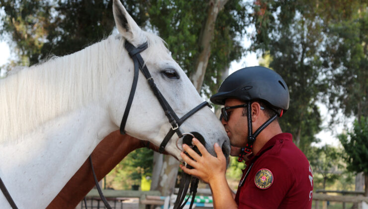Antalya’da atlı polisler sahilleri güvenle koruyor
